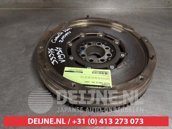 Flywheel from a Toyota Corolla Verso (R10/11) 2.2 D-4D 16V 2005
