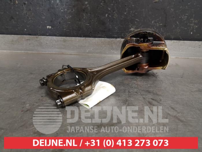 Piston d'un Mitsubishi Outlander (GF/GG) 2.0 16V PHEV 4x4 2013