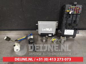 Used Set of cylinder locks (complete) Hyundai Coupe 2.0i 16V CVVT Price on request offered by V.Deijne Jap.Auto-onderdelen BV