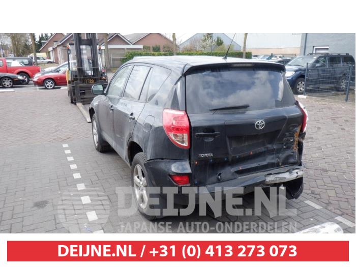 Używane Szyba tylna Toyota RAV4 (A3) 2.0 16V VVT-i 4x4 Cena € 100,00 Procedura marży oferowane przez V.Deijne Jap.Auto-onderdelen BV