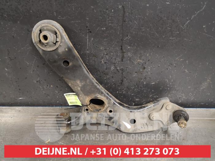 Front lower wishbone, left from a Toyota Auris (E18) 1.2 T 16V 2015
