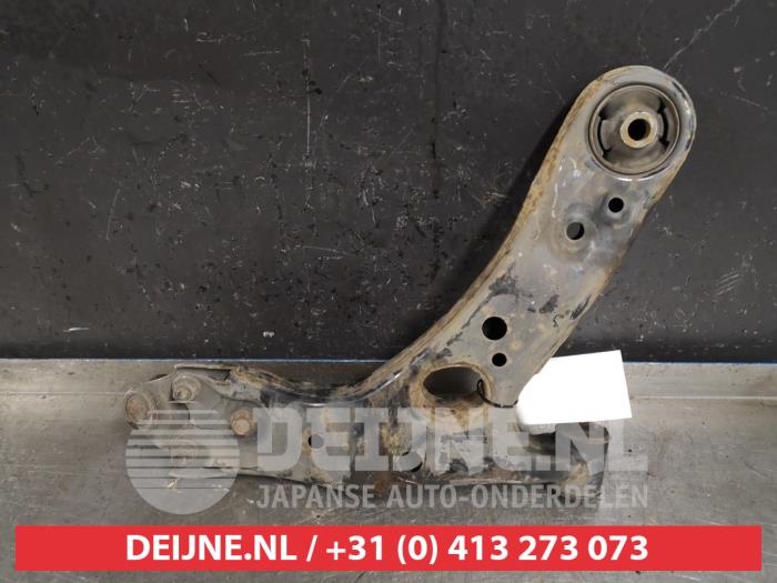 Front lower wishbone, left from a Toyota Auris (E18) 1.2 T 16V 2015