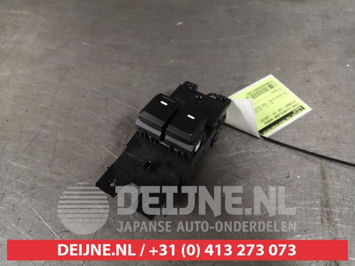 Usados Interruptor combinado de ventanillas Hyundai i20 (GBB) 1.2i 16V Precio € 30,00 Norma de margen ofrecido por V.Deijne Jap.Auto-onderdelen BV