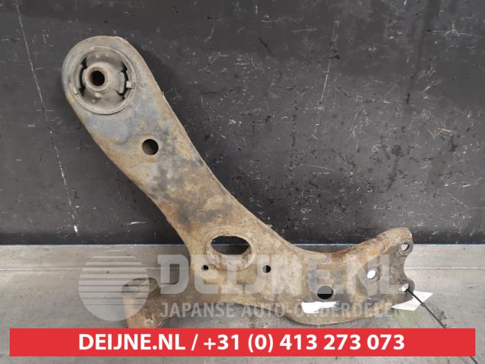 Front lower wishbone, left from a Toyota Auris (E15) 1.4 D-4D-F 16V 2007