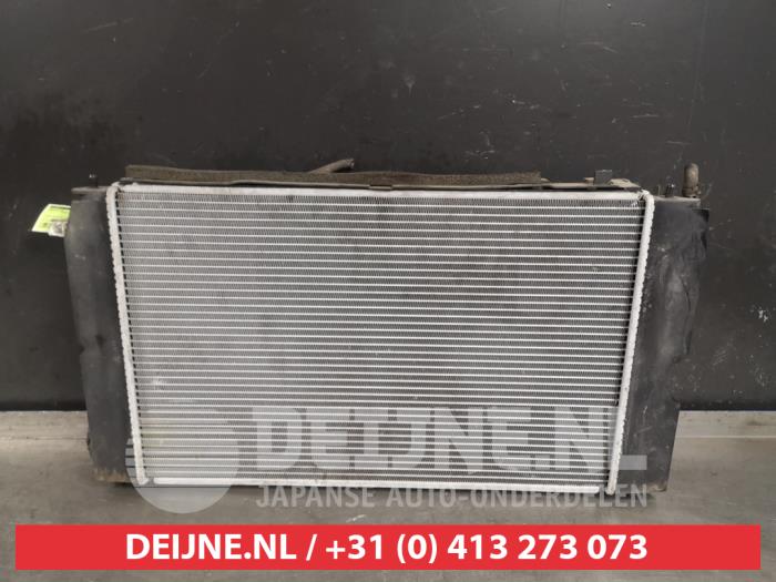 Usagé Radiateur Toyota Corolla Verso (R10/11) 2.0 D-4D 16V Prix € 35,00 Règlement à la marge proposé par V.Deijne Jap.Auto-onderdelen BV