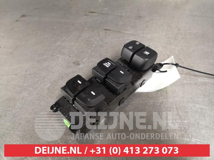 Usados Interruptor combinado de ventanillas Hyundai i10 (B5) 1.0 12V Precio € 35,00 Norma de margen ofrecido por V.Deijne Jap.Auto-onderdelen BV