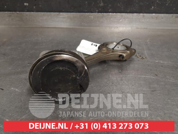 Usagé Piston Toyota Corolla (E12) 1.6 16V VVT-i Prix € 50,00 Règlement à la marge proposé par V.Deijne Jap.Auto-onderdelen BV