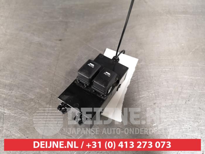 Używane Przelacznik combi okienny Kia Pro cee'd (JDB3) 1.4i 16V CVVT Cena € 50,00 Procedura marży oferowane przez V.Deijne Jap.Auto-onderdelen BV