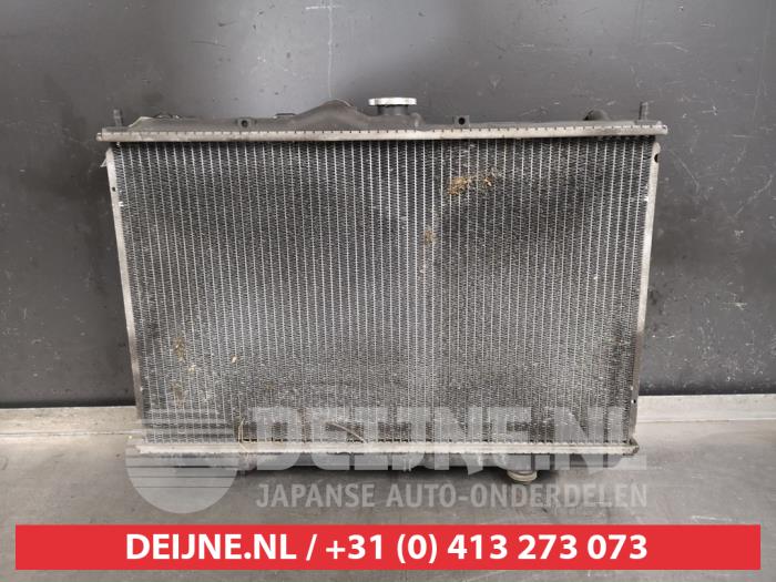 Usagé Radiateur Mitsubishi Space Star (DG) 1.3 16V Prix € 45,00 Règlement à la marge proposé par V.Deijne Jap.Auto-onderdelen BV
