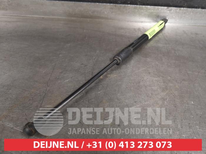 Rear gas strut, left from a Toyota Avensis Wagon (T27) 2.2 16V D-4D-F 150 2011