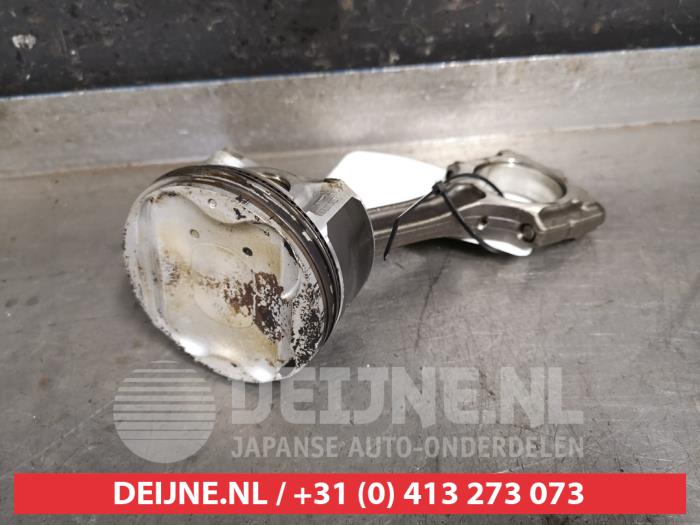 Used Piston Nissan Juke (F15) 1.6 16V Price € 50,00 Margin scheme offered by V.Deijne Jap.Auto-onderdelen BV