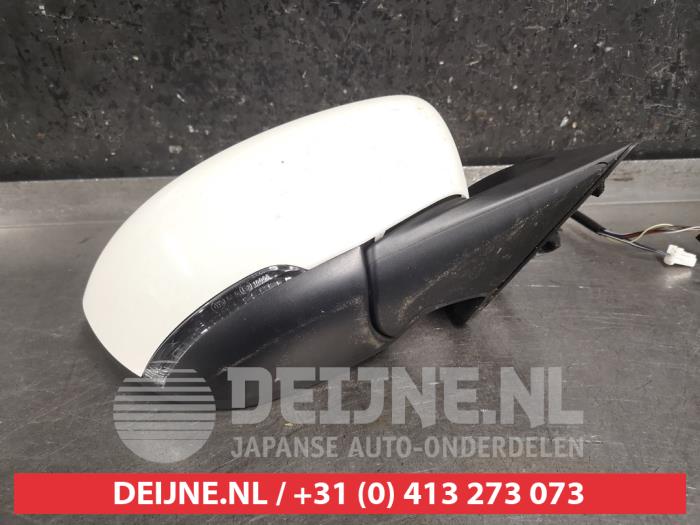 Wing mirror, right from a Nissan Leaf (ZE1) 39/40kWh 2019