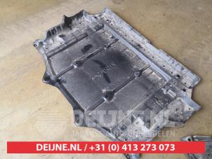Usagé Plaque de protection sol Nissan Leaf (ZE1) 39/40kWh Prix sur demande proposé par V.Deijne Jap.Auto-onderdelen BV