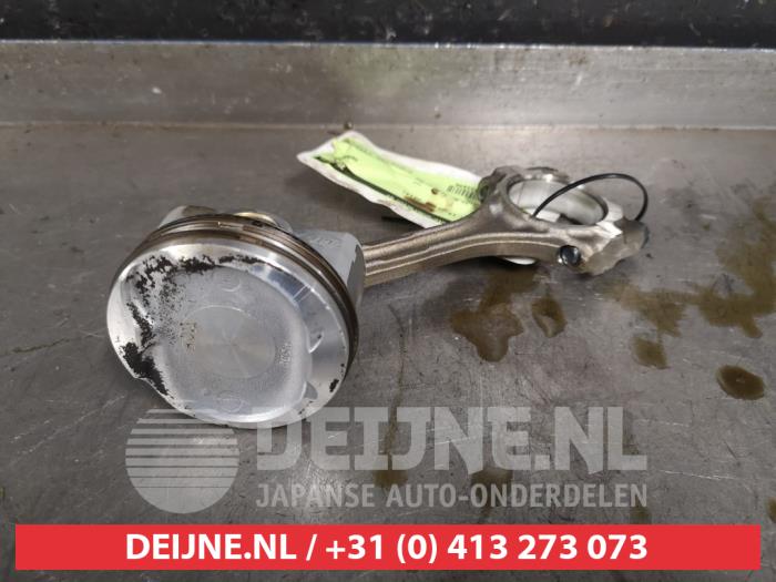 Usados Pistón Toyota Aygo (B40) 1.0 12V VVT-i Precio € 50,00 Norma de margen ofrecido por V.Deijne Jap.Auto-onderdelen BV