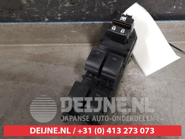 Usados Interruptor combinado de ventanillas Lexus CT 200h 1.8 16V Precio € 50,00 Norma de margen ofrecido por V.Deijne Jap.Auto-onderdelen BV