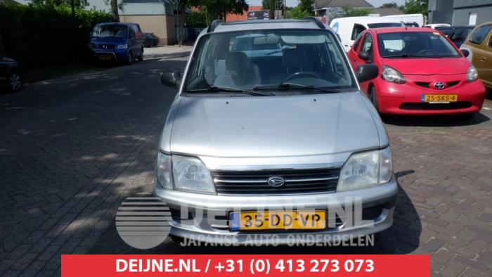 Begagnade Grill Daihatsu Gran Move 1.6 16V Pris € 25,00 Marginaltabell erbjuds av V.Deijne Jap.Auto-onderdelen BV