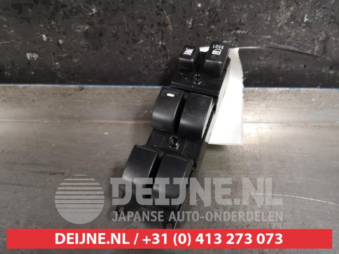 Usados Interruptor combinado de ventanillas Mitsubishi Lancer Sports Sedan (CY/CZ) 1.8 MIVEC 16V Precio € 50,00 Norma de margen ofrecido por V.Deijne Jap.Auto-onderdelen BV