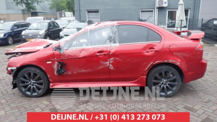 Usados Ventanilla triangular izquierda detrás Mitsubishi Lancer Sports Sedan (CY/CZ) 1.8 MIVEC 16V Precio € 35,00 Norma de margen ofrecido por V.Deijne Jap.Auto-onderdelen BV