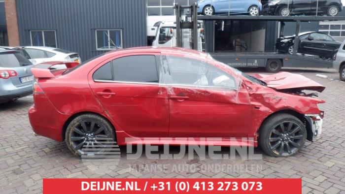 Usados Ventanilla triangular derecha detrás Mitsubishi Lancer Sports Sedan (CY/CZ) 1.8 MIVEC 16V Precio € 35,00 Norma de margen ofrecido por V.Deijne Jap.Auto-onderdelen BV