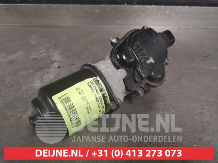 Front wiper motor from a Subaru Forester (SG) 2.0 16V X 2008