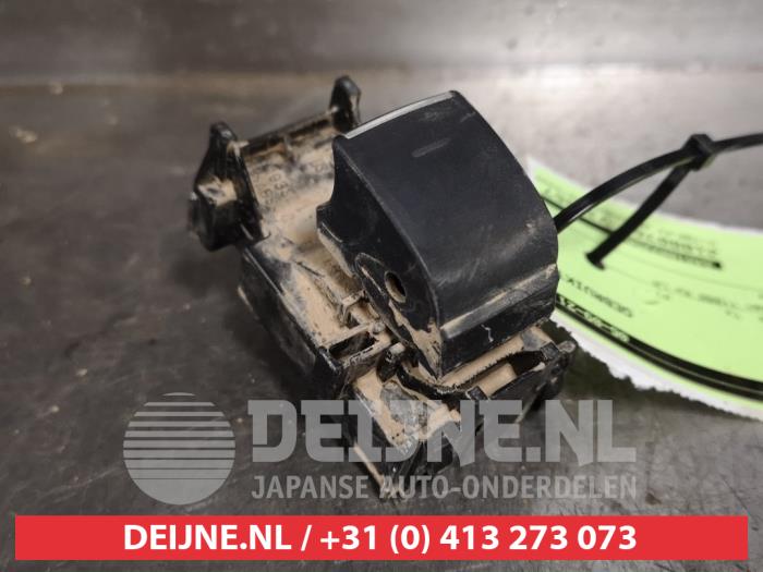 Usados Interruptor de ventanilla eléctrica Toyota C-HR (X1,X5) 2.0 16V Hybrid Precio € 25,00 Norma de margen ofrecido por V.Deijne Jap.Auto-onderdelen BV