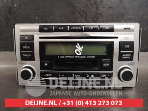 Usados Radio Hyundai Santa Fe II (CM) 2.2 CRDi 16V 4x4 Precio € 75,00 Norma de margen ofrecido por V.Deijne Jap.Auto-onderdelen BV