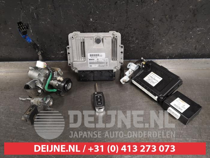 Used Engine management computer Kia Carens III (FG) 2.0 CRDI WGT 16V Price € 125,00 Margin scheme offered by V.Deijne Jap.Auto-onderdelen BV