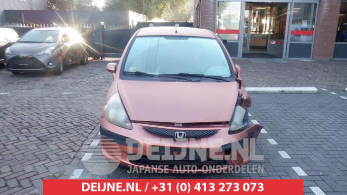 Używane Grill Honda Jazz (GD/GE2/GE3) 1.2 i-DSi Cena € 30,00 Procedura marży oferowane przez V.Deijne Jap.Auto-onderdelen BV