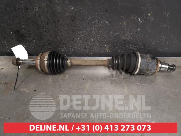 Gebrauchte Antriebswelle links vorne Toyota Avensis Wagon (T25/B1E) 2.0 16V VVT-i D4 Preis € 60,00 Margenregelung angeboten von V.Deijne Jap.Auto-onderdelen BV