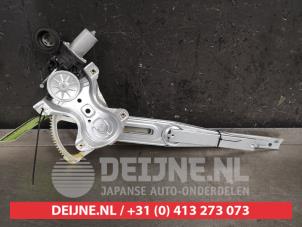 Used Window mechanism 2-door, front right Toyota Hilux VI 2.4 D4D-F 16V 4x4 Price on request offered by V.Deijne Jap.Auto-onderdelen BV