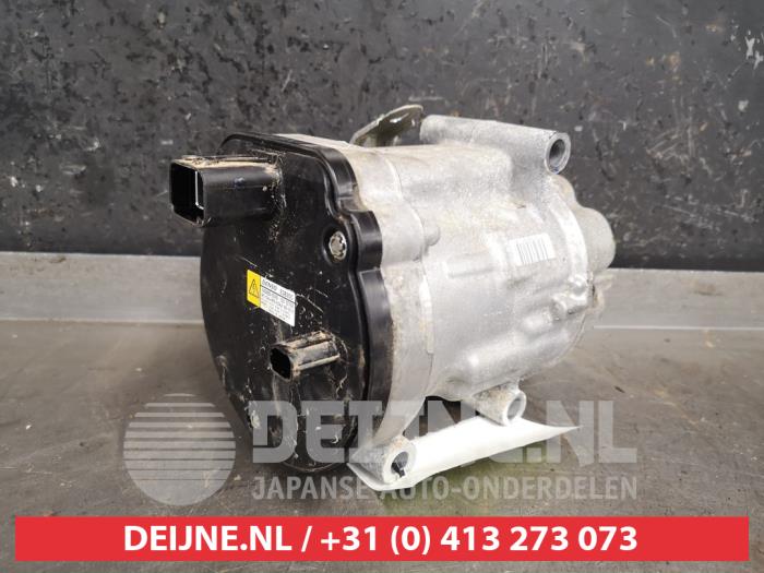 Air conditioning pump from a Toyota C-HR (X1,X5) 1.8 16V Hybrid 2018