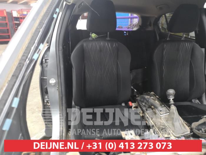 Używane Fotel prawy Mitsubishi Eclipse Cross (GK/GL) 1.5 Turbo 16V 2WD Cena € 100,00 Procedura marży oferowane przez V.Deijne Jap.Auto-onderdelen BV