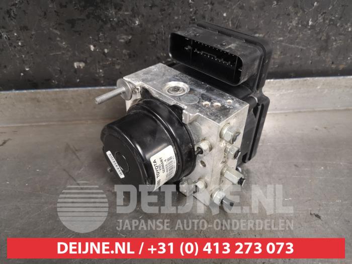 Begagnade ABS-pump Toyota Yaris III (P13) 1.0 12V VVT-i Pris € 60,00 Marginaltabell erbjuds av V.Deijne Jap.Auto-onderdelen BV