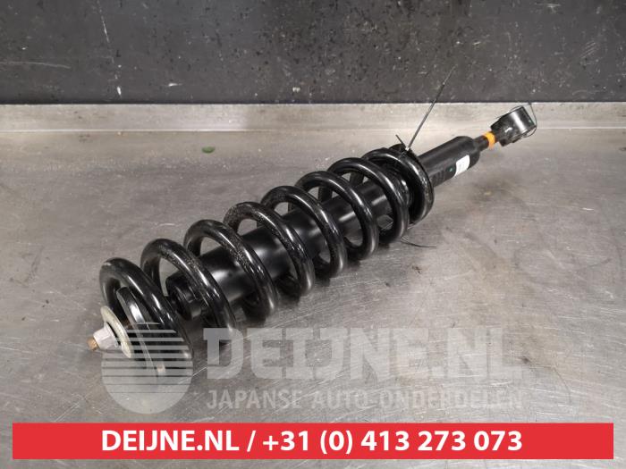 Front shock absorber rod, right from a Toyota Hilux VI 2.8 D4D-F 16V 4x4 2021