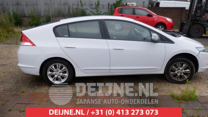 Usados Ventanilla triangular derecha detrás Honda Insight (ZE2) 1.3 16V VTEC Precio € 35,00 Norma de margen ofrecido por V.Deijne Jap.Auto-onderdelen BV