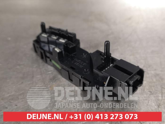 Begagnade Styrvinkelsensor Mazda 6 (GH12/GHA2) 2.0i 16V S-VT Pris € 50,00 Marginaltabell erbjuds av V.Deijne Jap.Auto-onderdelen BV