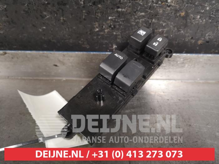 Usados Interruptor combinado de ventanillas Suzuki Ignis (MF) 1.2 Dual Jet 16V Precio € 75,00 Norma de margen ofrecido por V.Deijne Jap.Auto-onderdelen BV
