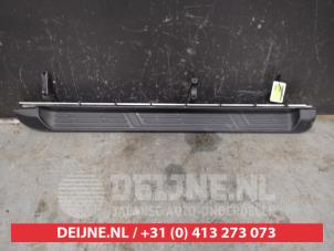 New Footboard, left Toyota Hilux VI 2.8 D4D-F 16V Price € 121,00 Inclusive VAT offered by V.Deijne Jap.Auto-onderdelen BV