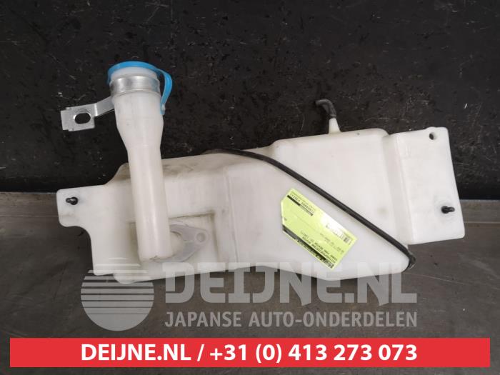 Front windscreen washer reservoir from a SsangYong Rexton W 2.2 RX 220 E-XDI 16V 4WD 2017