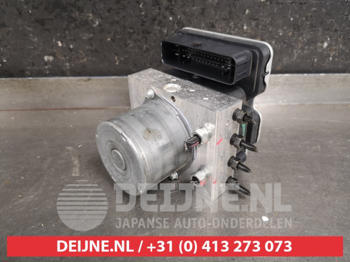 Begagnade ABS-pump Toyota Yaris IV (P21/PA1/PH1) 1.5 12V Hybrid Pris € 150,00 Marginaltabell erbjuds av V.Deijne Jap.Auto-onderdelen BV