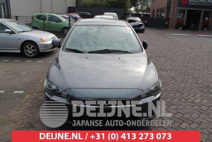 Używane Reflektor prawy Mitsubishi Lancer Sports Sedan (CY/CZ) 1.8 MIVEC 16V Cena € 100,00 Procedura marży oferowane przez V.Deijne Jap.Auto-onderdelen BV