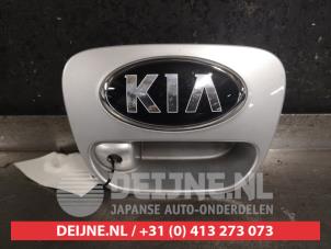Usados Manija del portón trasero Kia Picanto (JA) 1.0 12V Precio de solicitud ofrecido por V.Deijne Jap.Auto-onderdelen BV