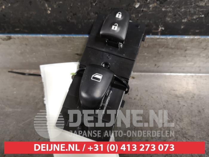 Usados Interruptor de ventanilla eléctrica Nissan Micra (K14) 1.0 IG-T 100 Precio € 25,00 Norma de margen ofrecido por V.Deijne Jap.Auto-onderdelen BV