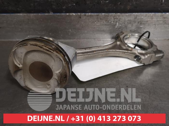 Usados Pistón Toyota Aygo (B40) 1.0 12V VVT-i Precio € 50,00 Norma de margen ofrecido por V.Deijne Jap.Auto-onderdelen BV