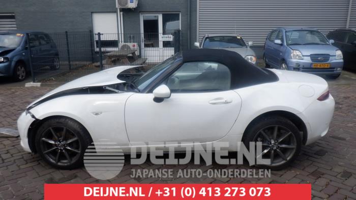 Usados Ventanilla triangular izquierda delante Mazda MX-5 (ND) 2.0 SkyActiv G-160 16V Precio € 35,00 Norma de margen ofrecido por V.Deijne Jap.Auto-onderdelen BV