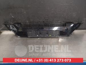 Used Bumper grille Toyota RAV4 (A5) 2.5 Hybrid 16V Price € 150,00 Margin scheme offered by V.Deijne Jap.Auto-onderdelen BV