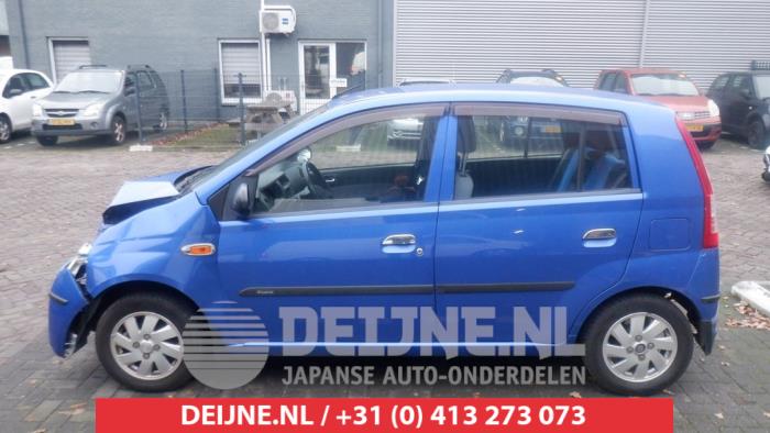 Usados Ventanilla triangular izquierda detrás Daihatsu Cuore (L251/271/276) 1.0 12V DVVT Precio € 35,00 Norma de margen ofrecido por V.Deijne Jap.Auto-onderdelen BV