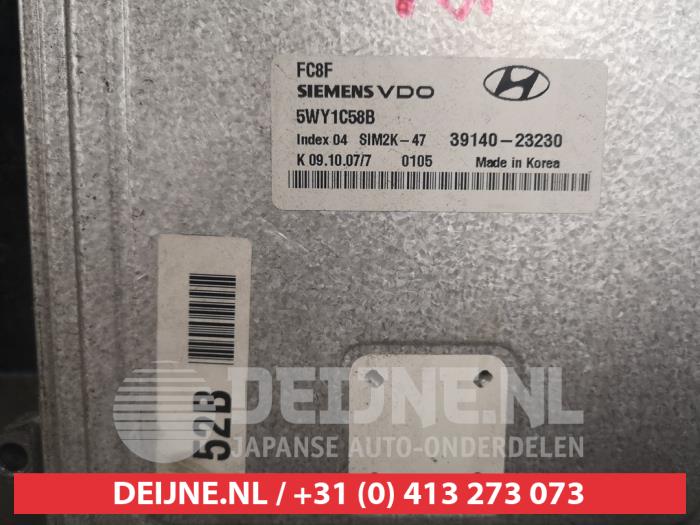 Ignition lock + key from a Hyundai i30 (FD) 2.0 CVVT 16V 2008