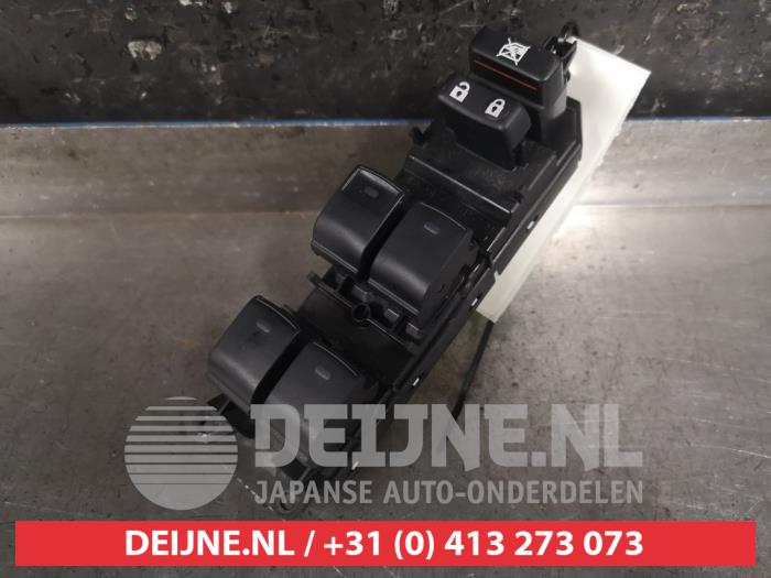 Usados Interruptor combinado de ventanillas Lexus CT 200h 1.8 16V Precio € 50,00 Norma de margen ofrecido por V.Deijne Jap.Auto-onderdelen BV