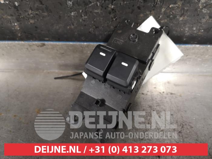 Usados Interruptor combinado de ventanillas Hyundai i20 (GBB) 1.2i 16V Precio € 30,00 Norma de margen ofrecido por V.Deijne Jap.Auto-onderdelen BV